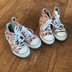 Converse x dinosaurs ( DO NOT BUY SOLD)